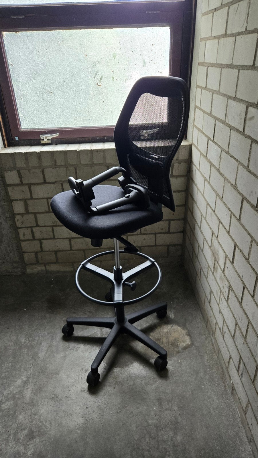 Ahrend hoge bureaustoel voor sta-bureau, Ophalen, Zwart