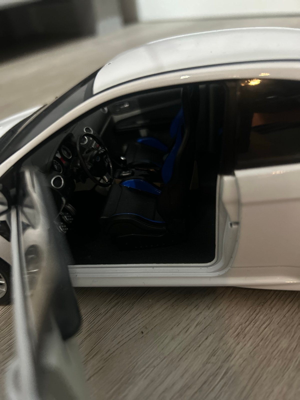 Ford Focus RS 1:18 modelauto (heb alleen de doos niet meer), Verzenden, Zo goed als nieuw, Auto, Overige merken
