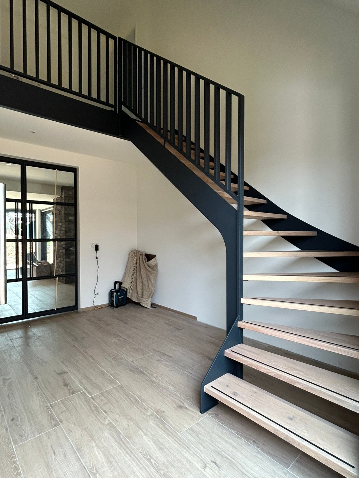 Luxe stalen trappen op maat, Ophalen of Verzenden, Nieuw, Trap, 2 tot 4 meter