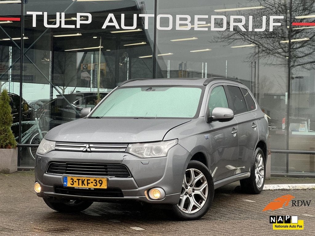 Mitsubishi Outlander 2.0 PHEV Instyle Lees tekst!, Auto's, Mitsubishi, Zwart, 4 cilinders, Bedrijf, Vierwielaandrijving
