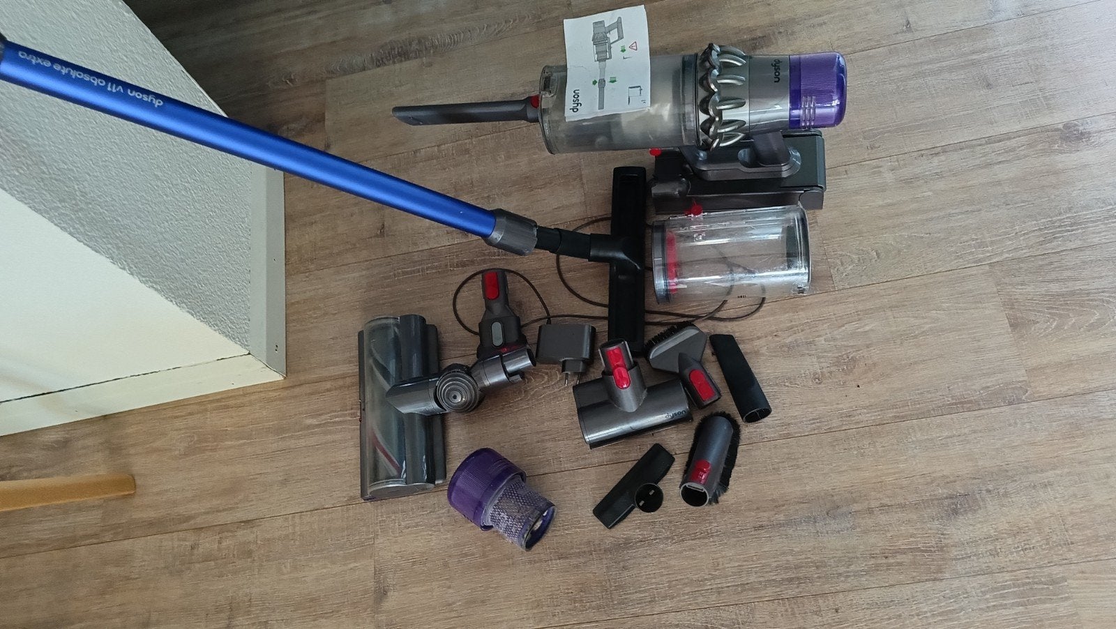 Dyson V11 Absolute Extra steelstofzuiger met wandbevestiging, Witgoed en Apparatuur, Stofzuigers, Verzenden