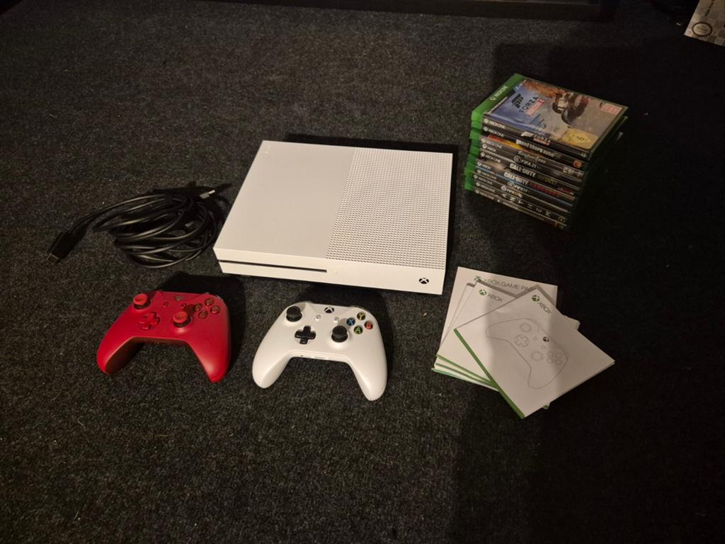 Xbox one S 1TB met 2 controllers en games, zgan!, Spelcomputers en Games, Spelcomputers | Xbox One, Ophalen, Met games, Met 2 controllers