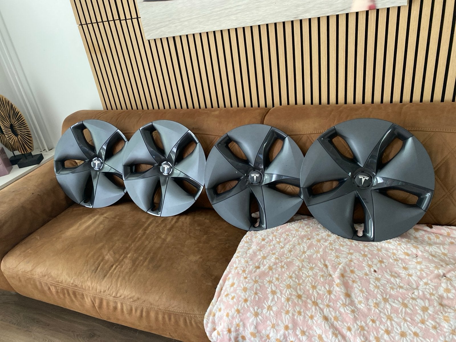 Set van 4 Tesla Model 3 wieldoppen, Auto diversen, Wieldoppen, Gebruikt, Ophalen