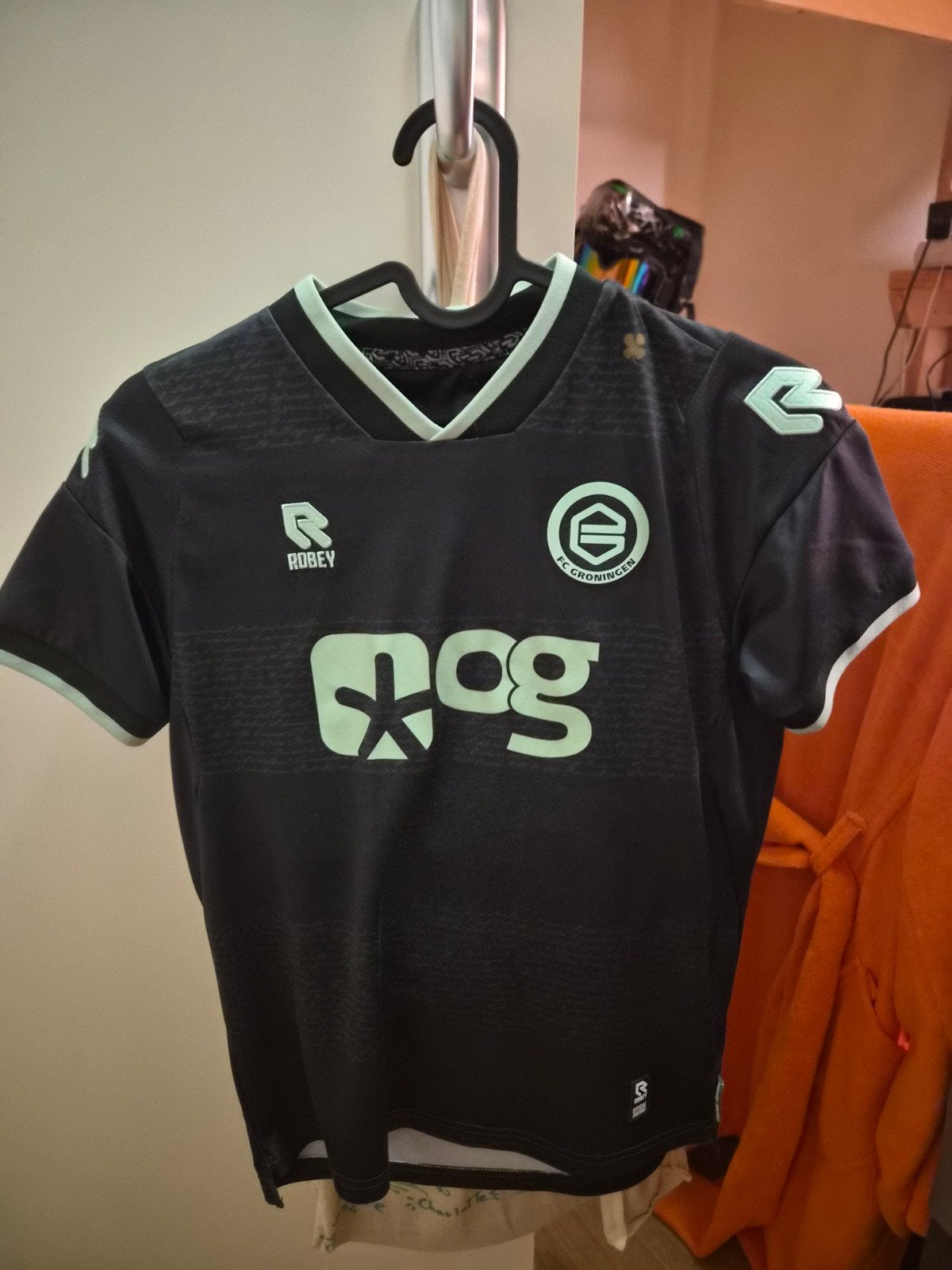 FC Groningen Shirt 24/25 Robey – Thom van Bergen – Zo goed a, Ophalen, Zo goed als nieuw, Shirt