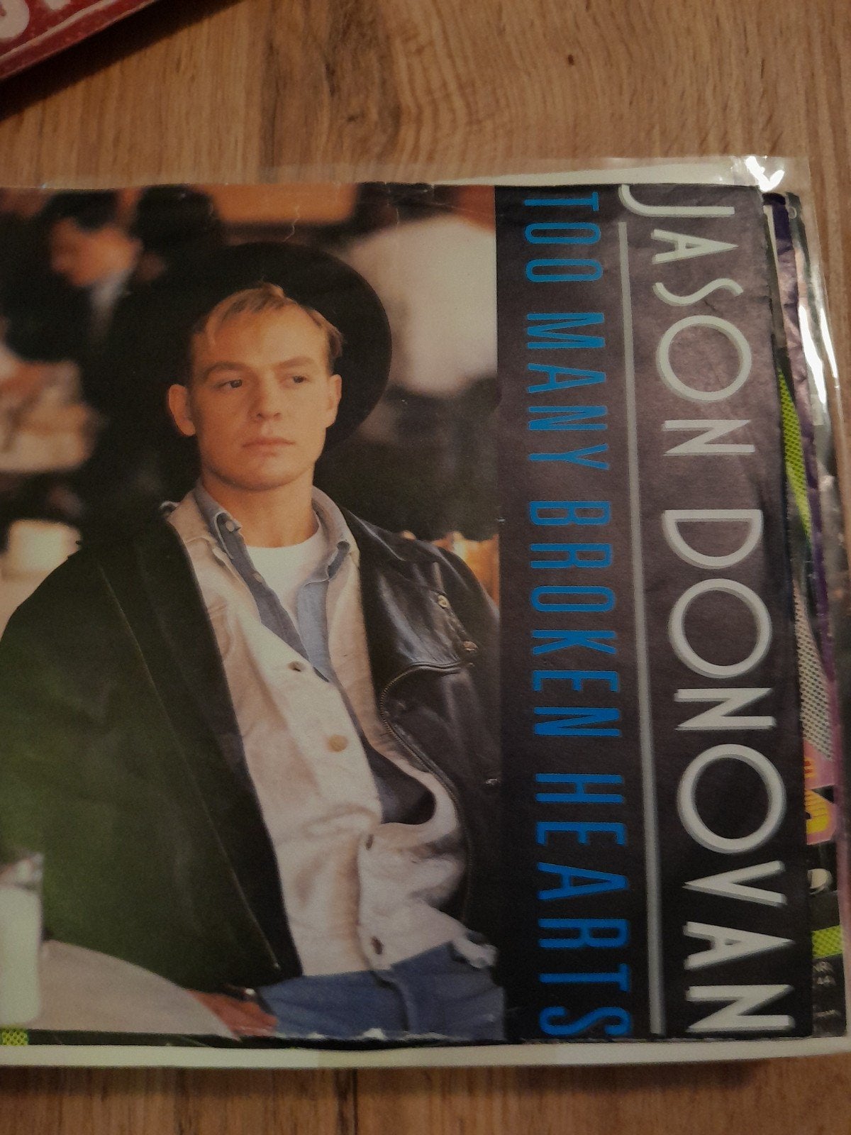 Jason donovan 7inch too many broken hearts, Ophalen of Verzenden, Zo goed als nieuw, Pop