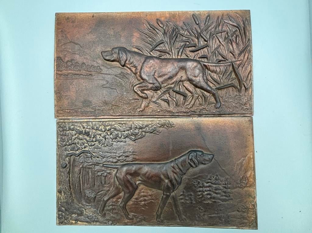 Set van 2 Antieke gietijzeren Plaquettes met honden, Ophalen
