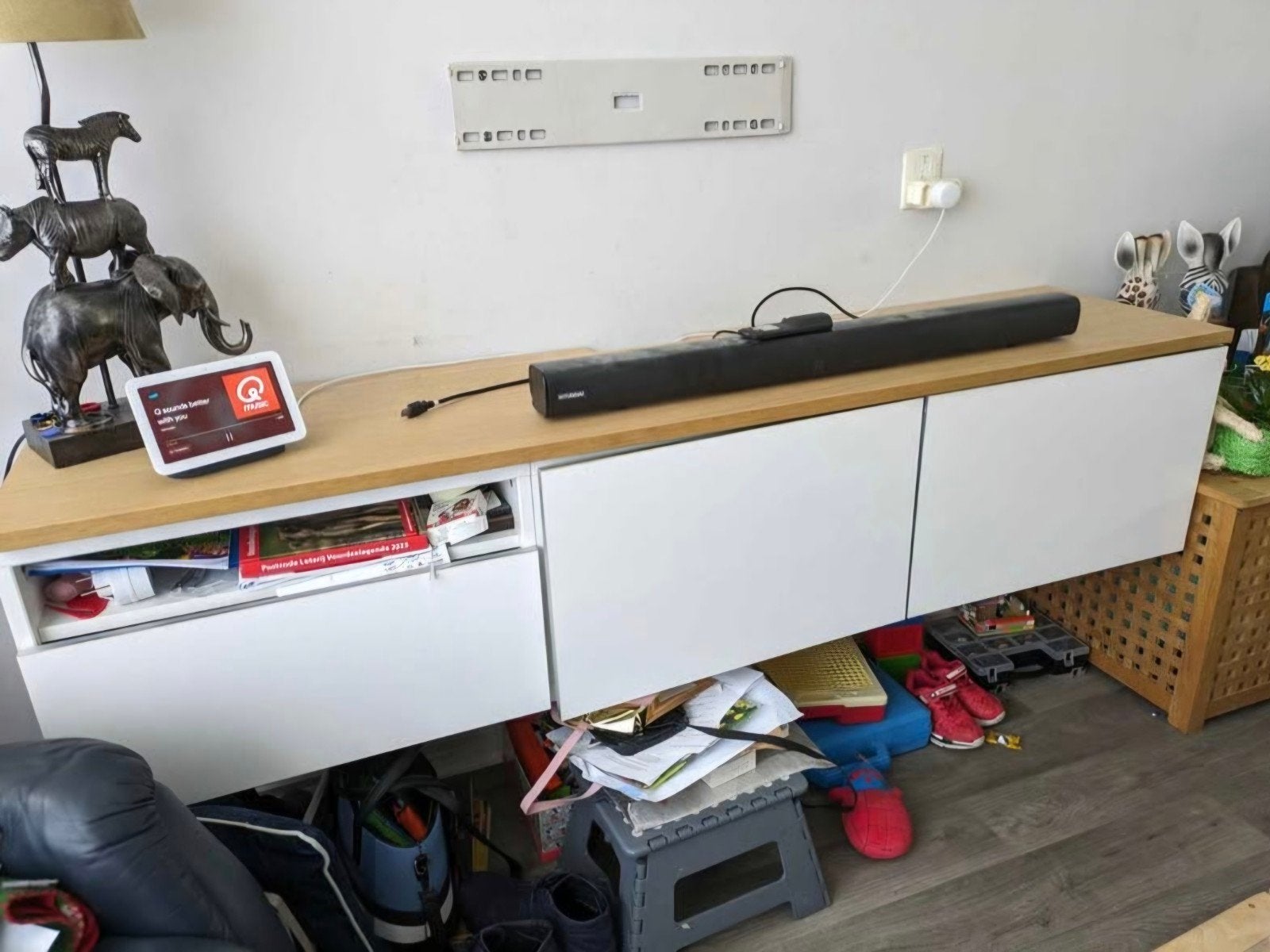 Witte tv-meubel/kast met houten blad (180x60x40 cm), Ophalen, Gebruikt, 25 tot 50 cm, 150 tot 200 cm
