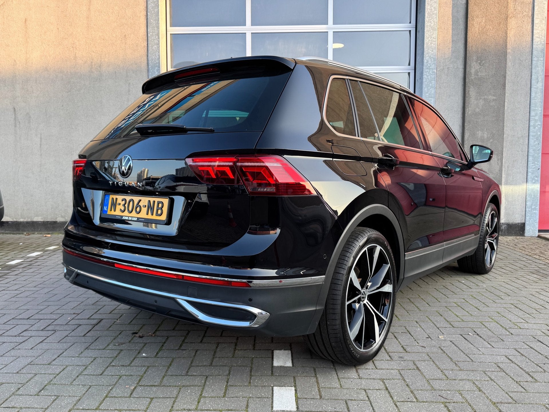 Volkswagen Tiguan 1.5 TSI Elegance DSG|Matrix LED|20 inch|Tr, Auto's, Volkswagen, 12 maanden, Stof, 4 cilinders, Origineel Nederlands