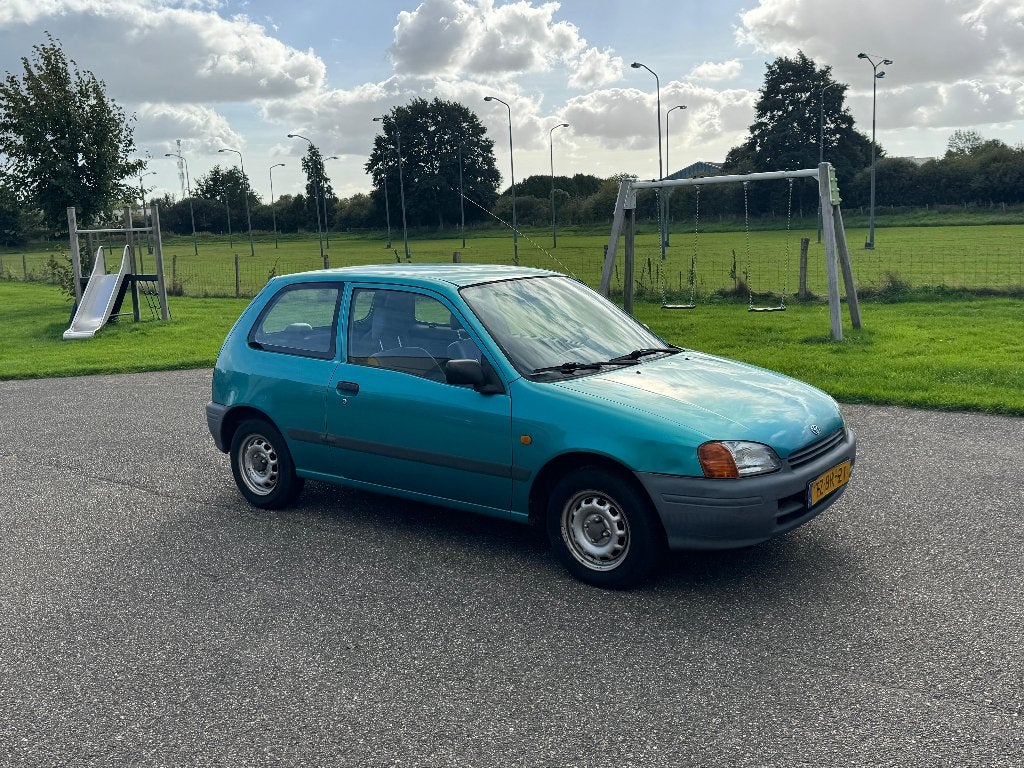 Toyota Starlet 1.3 16V 1998 Groen, Auto's, Stof, 4 cilinders, Starlet, 400 kg