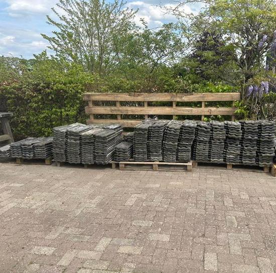 Partij dakpannen +-400 stuks voor fles rode wijn, Ophalen, Gebruikt, Overige materialen, Overige typen