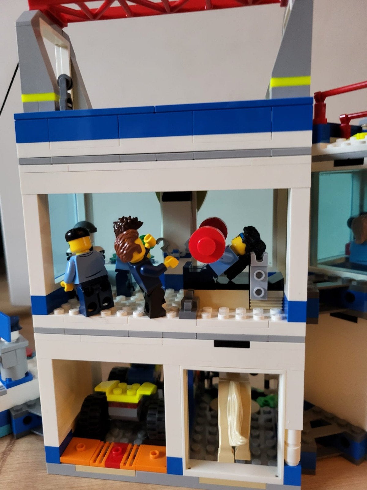 Foto 5 van Lego City 60372 Politiebureau - Complete set in goede staat