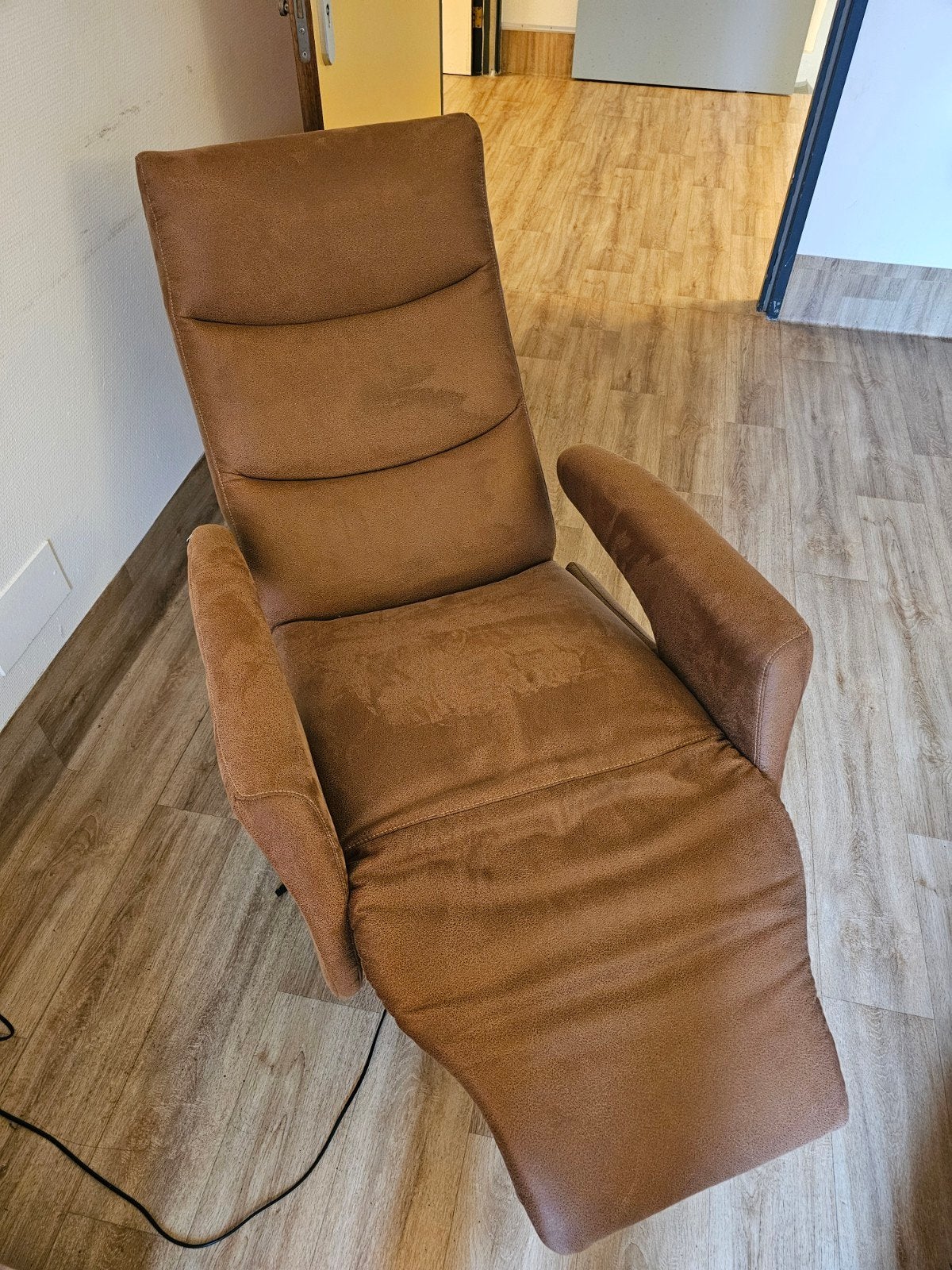 Luxe elektrische verstelbare relaxstoel met ligstand, Huis en Inrichting, Ophalen, Gebruikt, 100 tot 125 cm, Modern, Comfort
