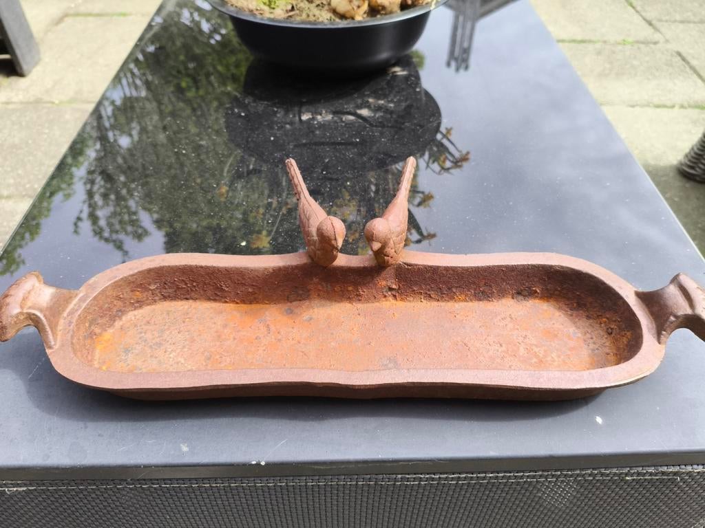 Vogelbadje/ drinkbak gietijzeren  met vogels, Tuin en Terras, Ophalen of Verzenden, Gebruikt