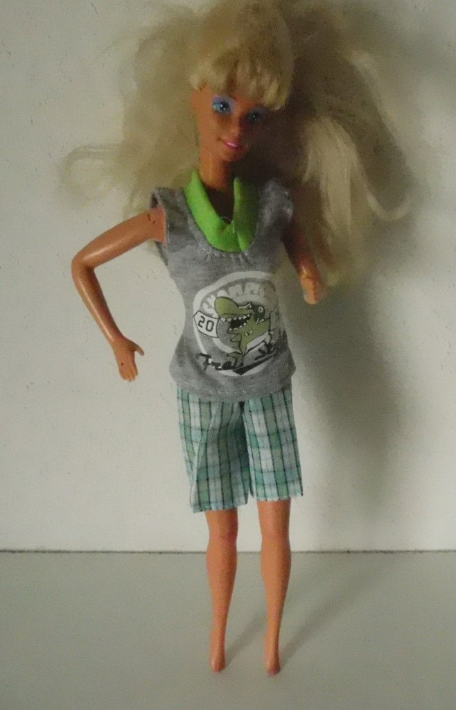 Vintage Barbie in zomeroutfit (1966 Mattel Malaysia), Verzamelen, Poppen, Ophalen of Verzenden, Gebruikt, Fashion Doll