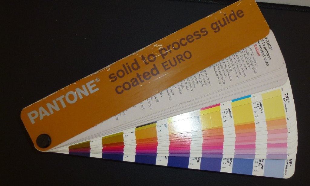 Pantone kleurenwaaier solid to process guide coated euro, Ophalen of Verzenden, Zo goed als nieuw, Techniek