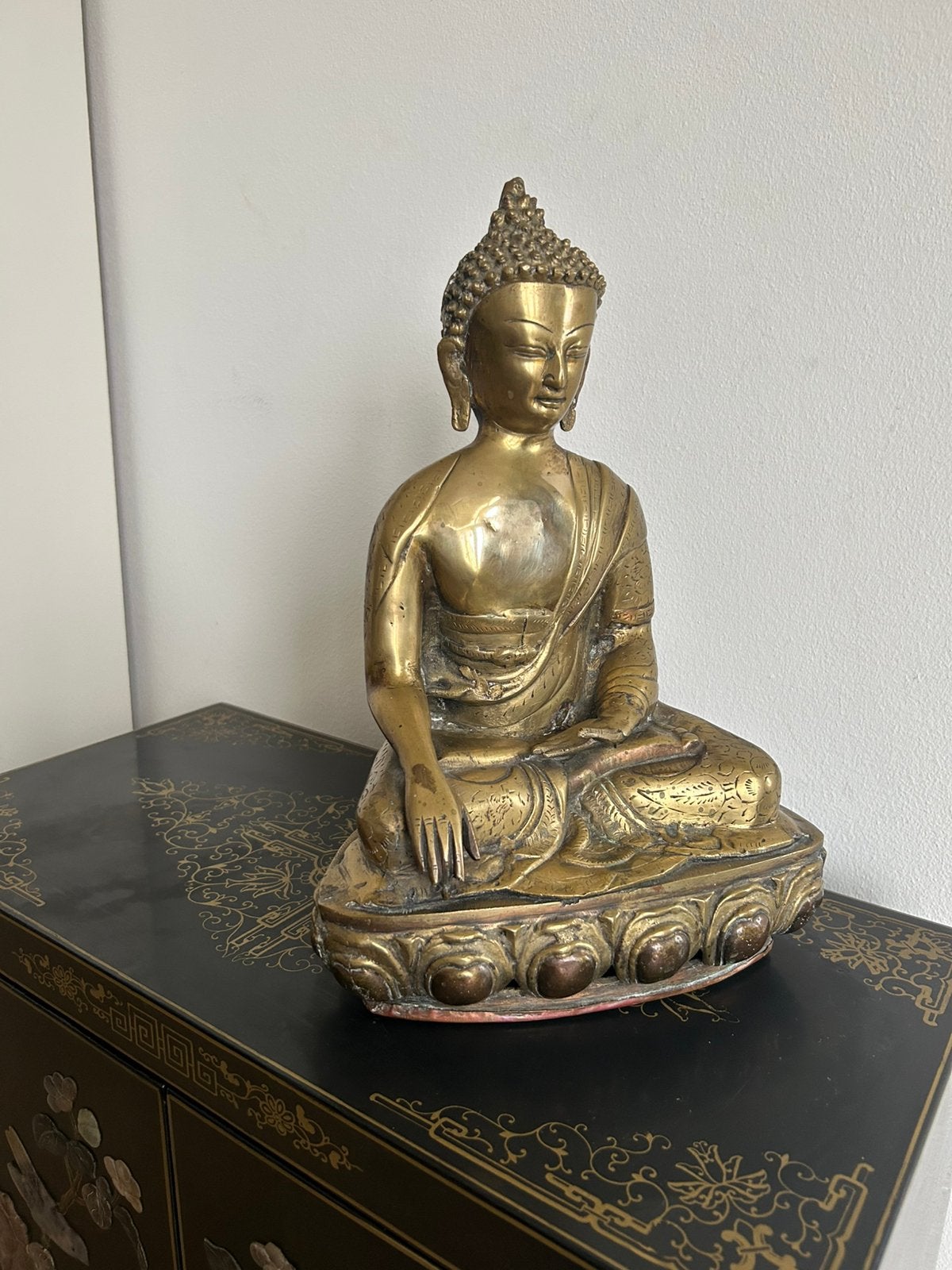 Chinese messing Boeddha in Bhumisparsha Mudra, Huis en Inrichting, Woonaccessoires | Boeddhabeelden, Zo goed als nieuw, Ophalen of Verzenden