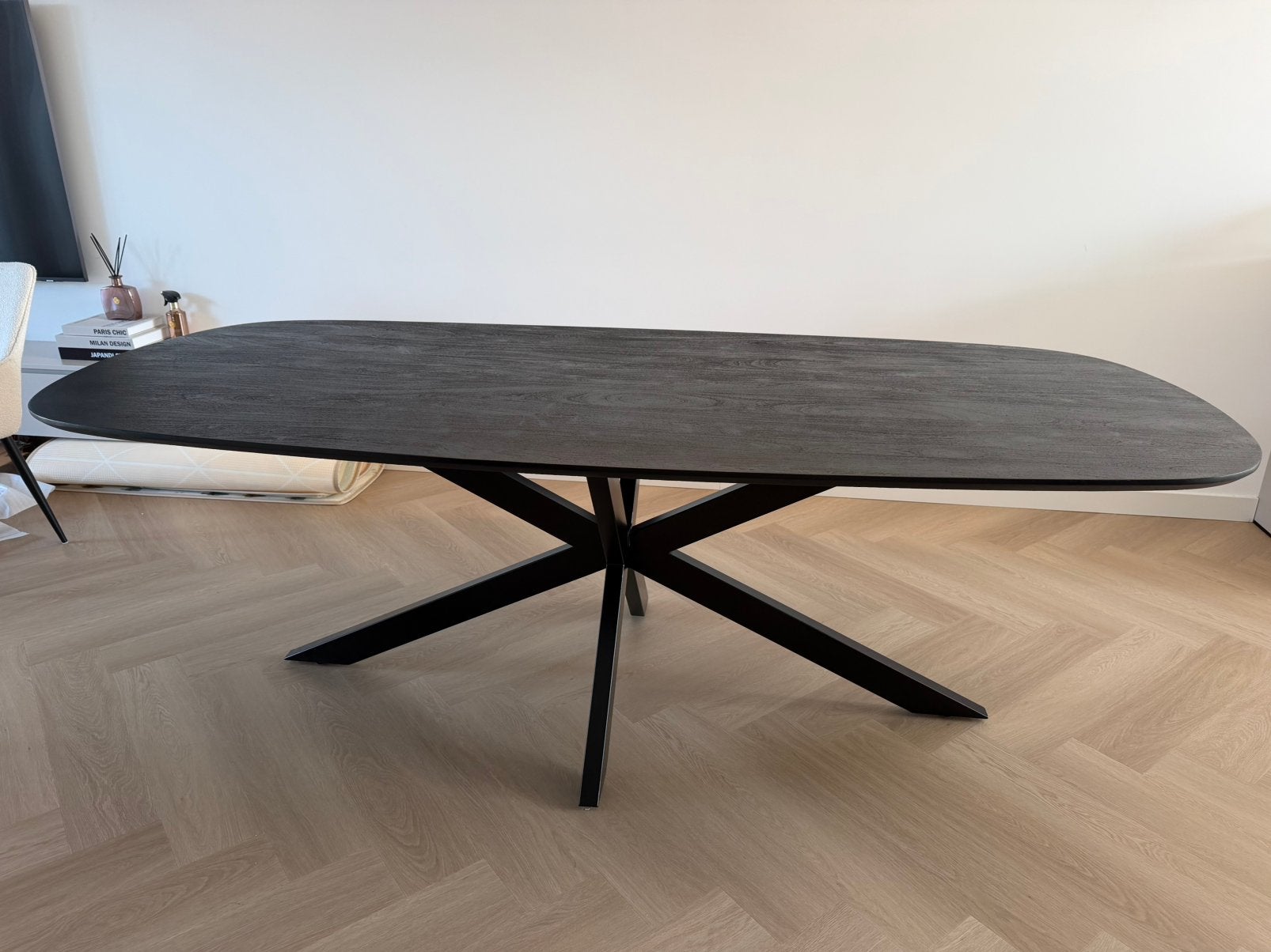 Deens Ovale Zwarte Eettafel 230cm, Ophalen, Zo goed als nieuw, Vijf personen of meer, 200 cm of meer