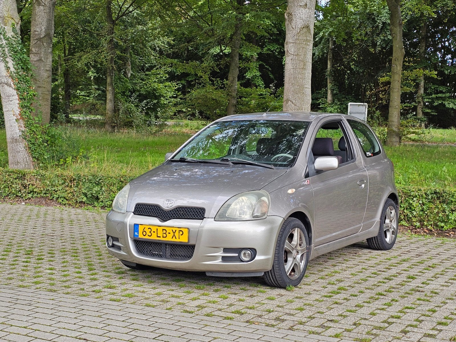 Toyota Yaris T-Sport 1.5 VVTI | Zeldzaam | Verse Onderhoud, Auto's, Voorwielaandrijving, 1497 cc, 31 €/maand, 4 cilinders