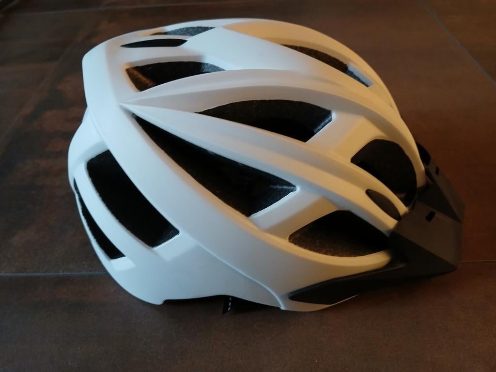 Witte fietshelm met zwart vizier, Ophalen of Verzenden, Zo goed als nieuw, L, Heer of Dame