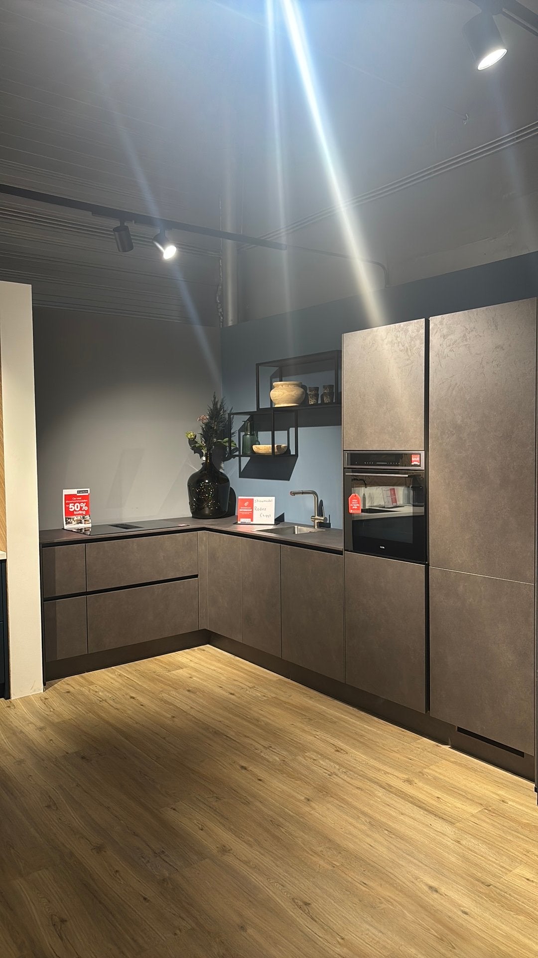 Keukenshowroom uitverkoop Rodez tot 50% korting, Ophalen, Hoekkeuken, Nieuw, Greeploos