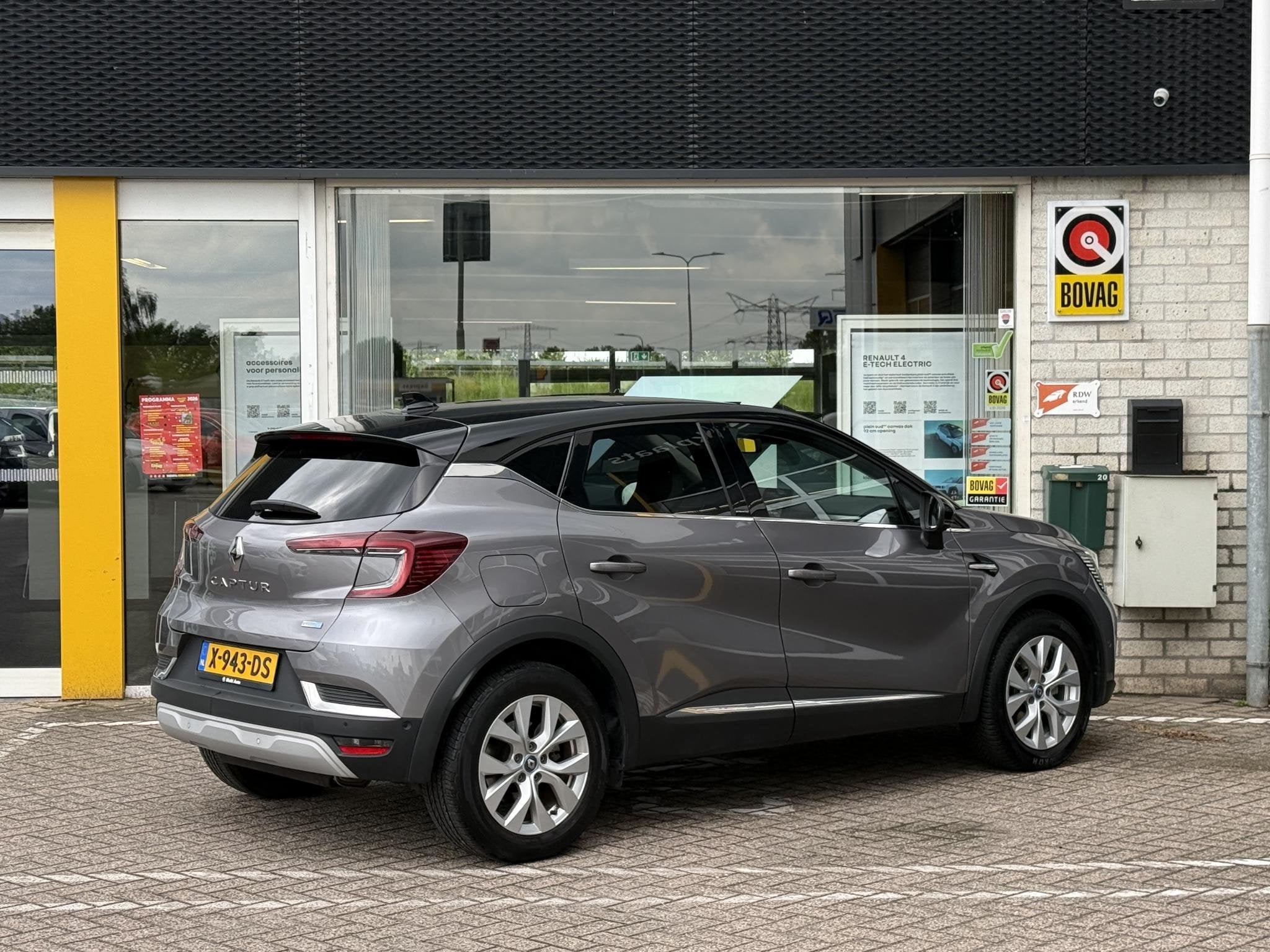 Renault Captur 1.6 E-Tech Plug-in Hybrid 160 Intens | Panora, Auto's, Renault, Stof, Gebruikt, 4 cilinders, Bedrijf