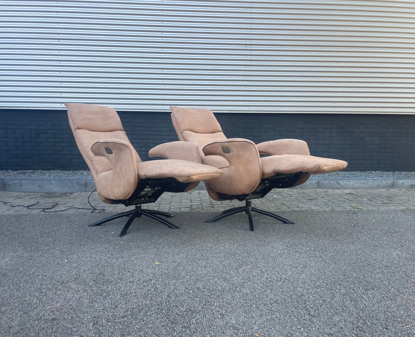 Twee elektrische cogac bruine relax fauteuils / relaxstoelen, Minder dan 75 cm, Ophalen of Verzenden, 50 tot 75 cm, A