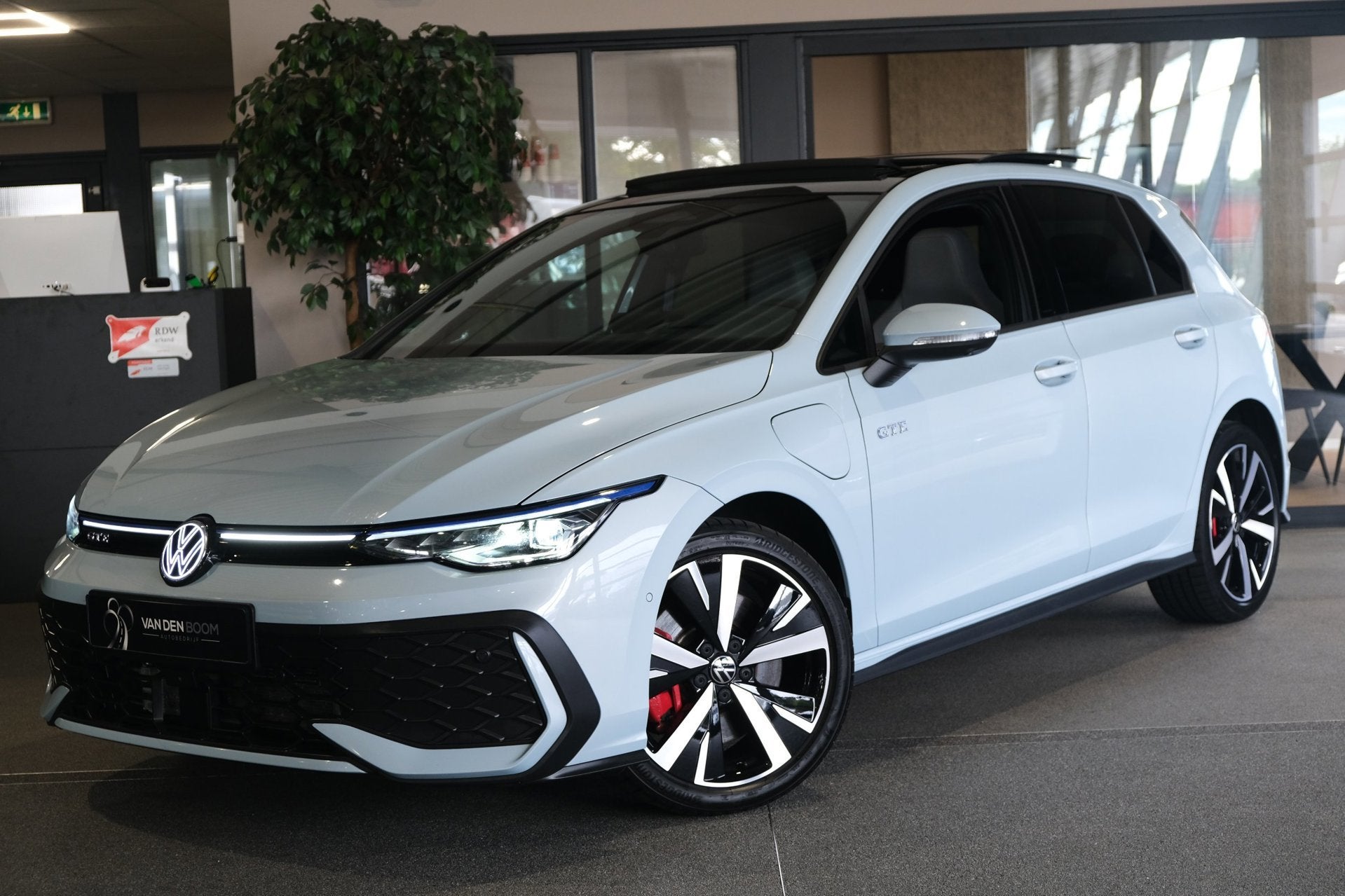 Volkswagen Golf 8.5 1.5 eHybrid GTE 272PK Facelift Pano Voll, Auto's, Dealer onderhouden, 77 km/l, Zwart, 4 cilinders