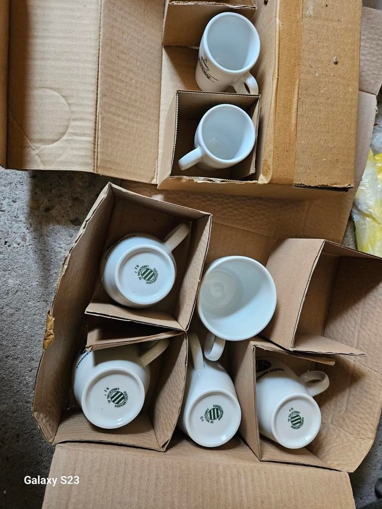 Koffiekopjes met onderzetters - per stuk of set, Gebruikt, Keramiek, Ophalen of Verzenden, Effen