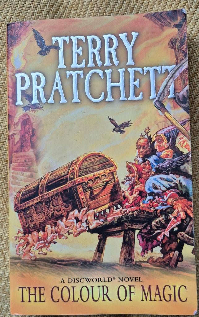 Terry Pratchett - The Colour of Magic (Discworld), Boeken, Ophalen of Verzenden, Gelezen, Terry Pratchett