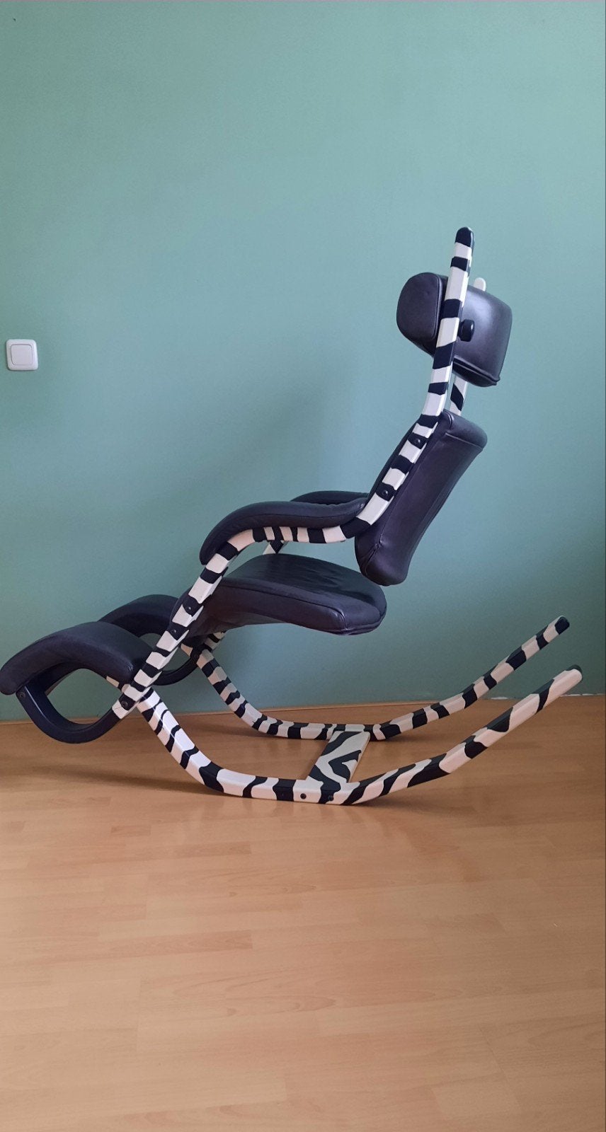 Stokke Gravity zwart leer (met zebrapoten), Ophalen, Gebruikt, 50 tot 75 cm, Leer