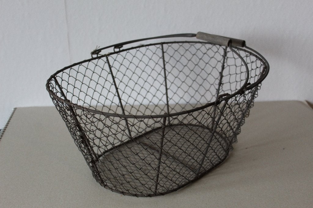 Oude draadmand met houten handvatten, Ophalen of Verzenden