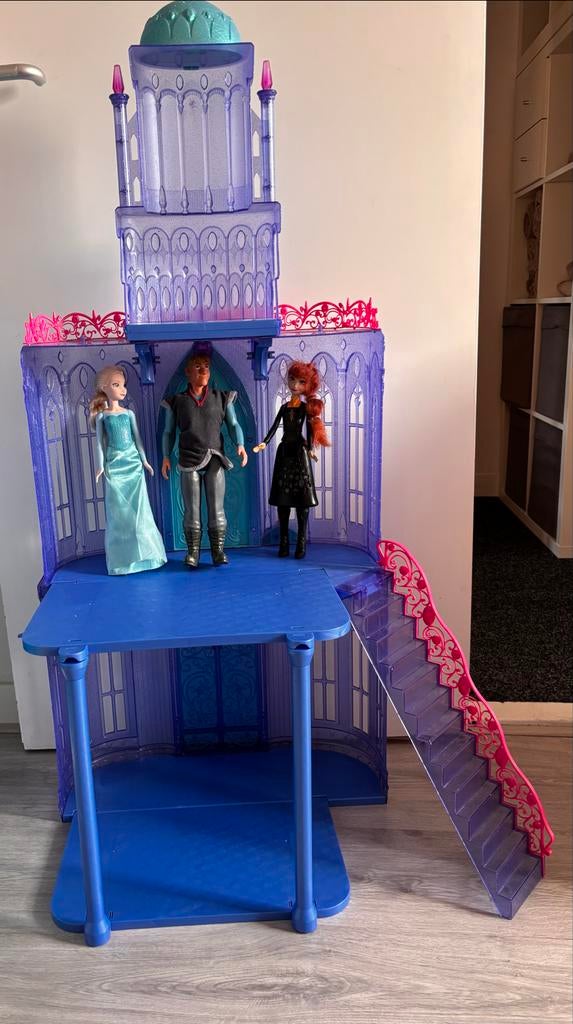 Frozen Barbie huis met Elsa, Anna en Kristoff poppen, Kinderen en Baby's, Speelgoed | Poppenhuizen, Ophalen, Gebruikt, Poppenhuis