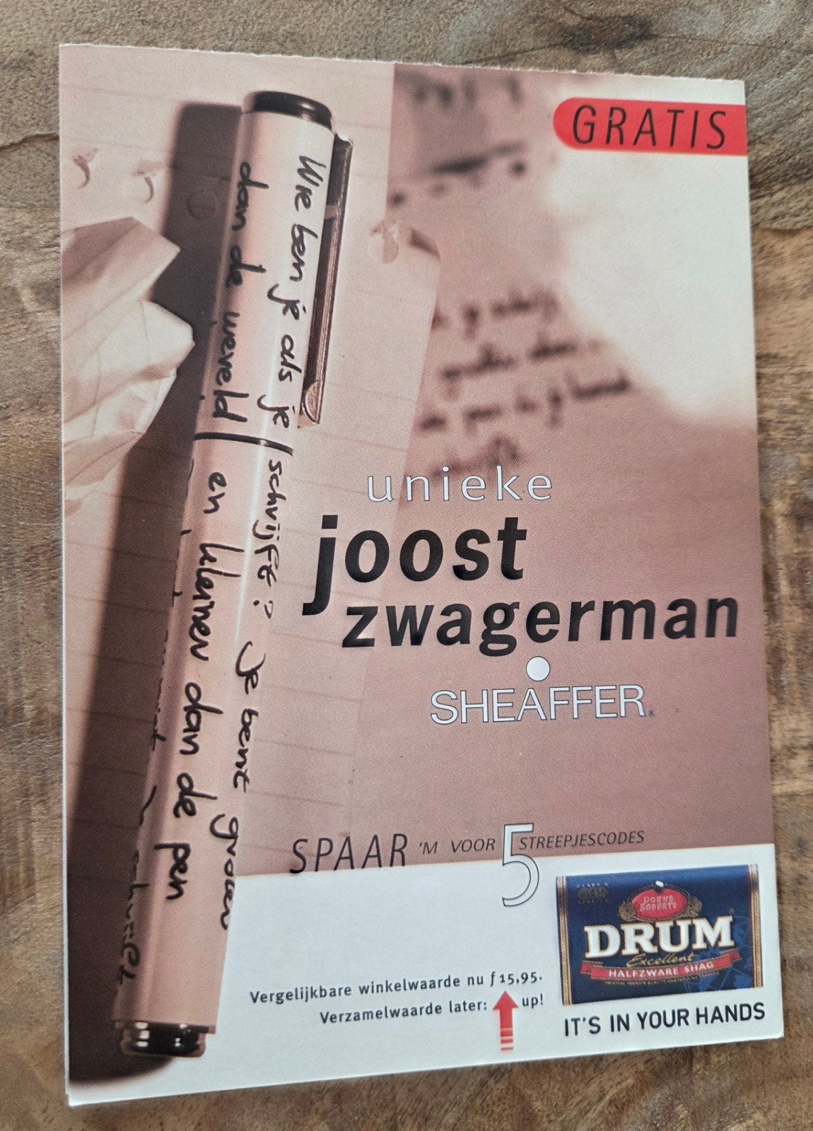 Joost Zwagerman / Sheaffer Pen - Drum tabak reclamekaart, Verzamelen, Verzenden, 1980 tot heden, Ongelopen, Overige thema's