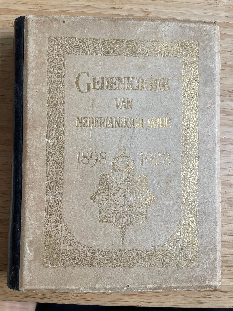 Gedenkboek van Nederlandsch-Indië 1898-1923, Boeken, Ophalen of Verzenden, Gelezen, Azië