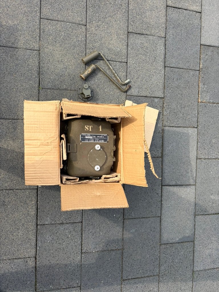 AN/GRC-9 handgenerator GN-58 met slingers, Verzamelen, Ophalen of Verzenden, Landmacht, Nederland