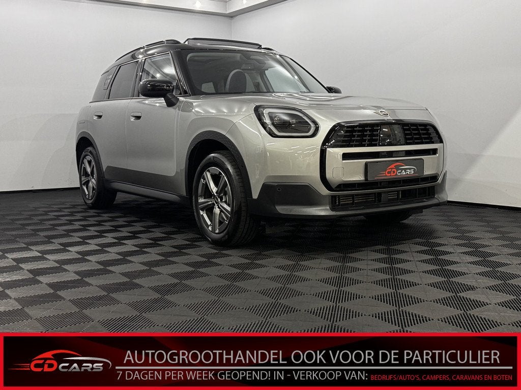 MINI Countryman 1.5 C Classic Trim + Package M Pano, Camera,, Gebruikt, Leder en Stof, Bedrijf, 3 cilinders
