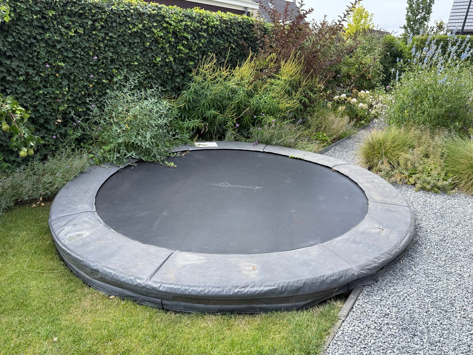 Avyna inground trampolinerand en -springmat 305, Ophalen, Gebruikt
