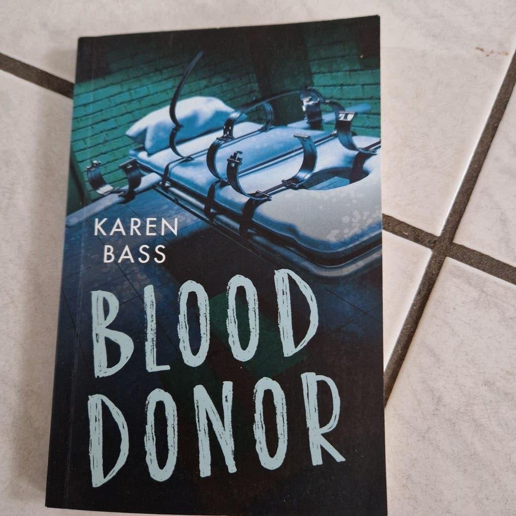 Blood Donor - Karen Bass (Engels), Ophalen of Verzenden, Zo goed als nieuw, Karen Bass, Wereld overig