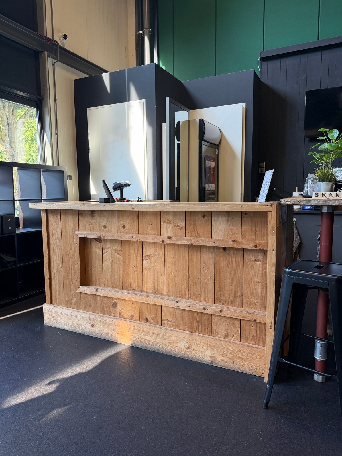 Robuuste houten bartafel / balie / receptiebalie, Ophalen, Gebruikt, 50 tot 100 cm, 150 tot 200 cm