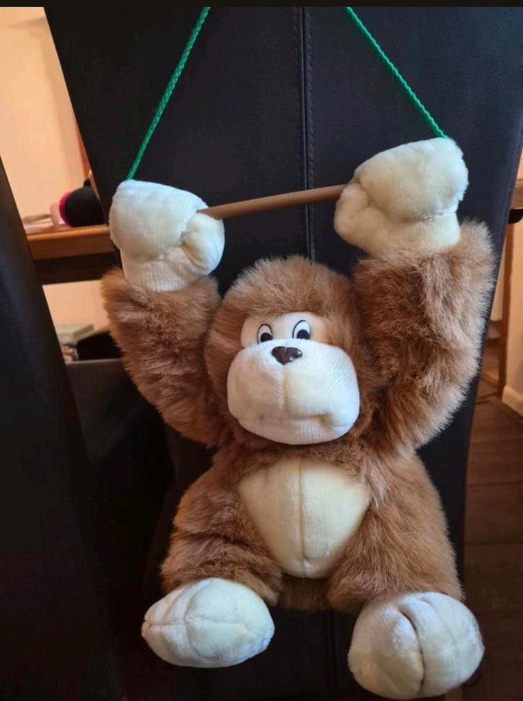Leuke bruine pluche aap om op te hangen, Kinderen en Baby's, Speelgoed | Knuffels en Pluche, Gebruikt, Overige merken, Overige karakters