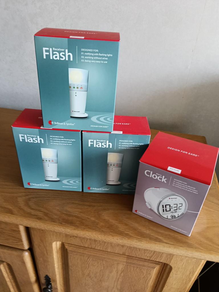 Wekker/telefoon melder  voor slechthorenden met flits lampen, Ophalen, Nieuw