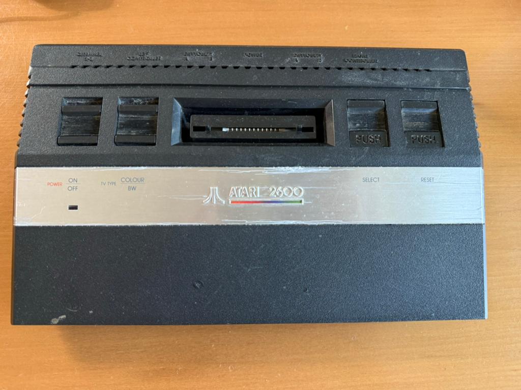 Atari 2600 console, Spelcomputers en Games, Spelcomputers | Atari, Ophalen of Verzenden, Gebruikt, Zonder controller, Atari 2600