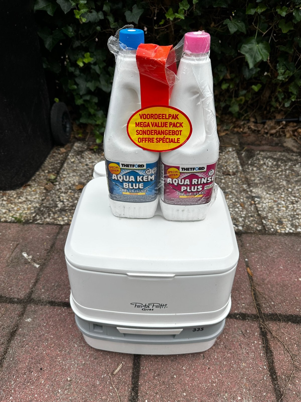 Porta Potti Qube 335 met Aqua Kem Blue & Aqua Rinse, Ophalen, Zo goed als nieuw