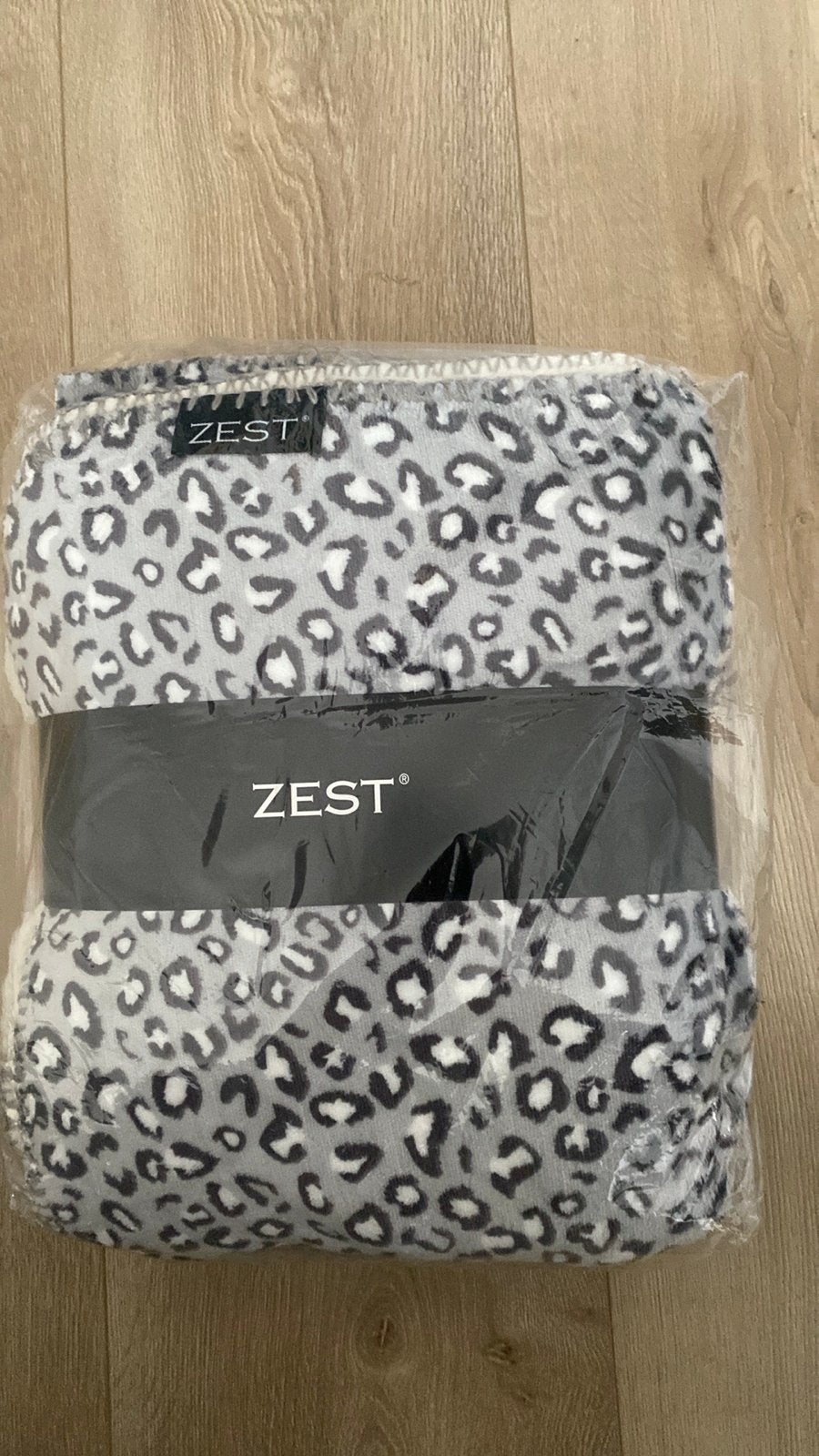 GAEVE Zest Fleece Deken Panterprint Grijs 125x150cm, Huis en Inrichting, Woonaccessoires | Plaids en Woondekens, Fleecedeken, 125 cm