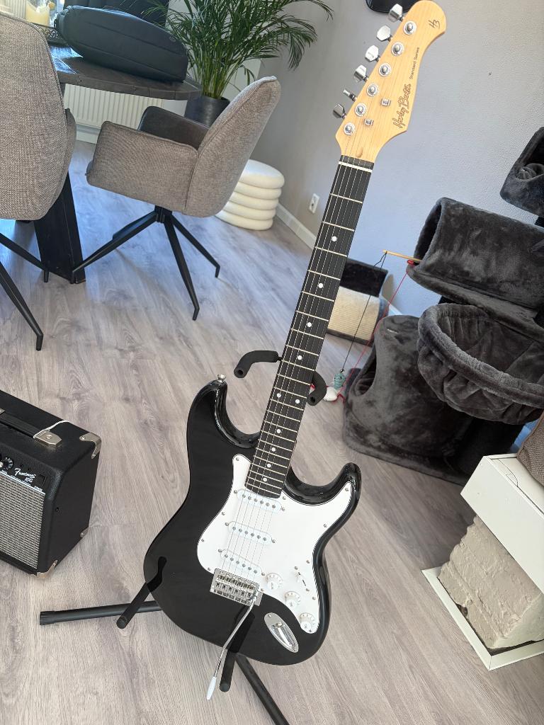 Elektrische gitaar + versterker. Zgan!, Met versterker, Zo goed als nieuw, Solid body, Ophalen