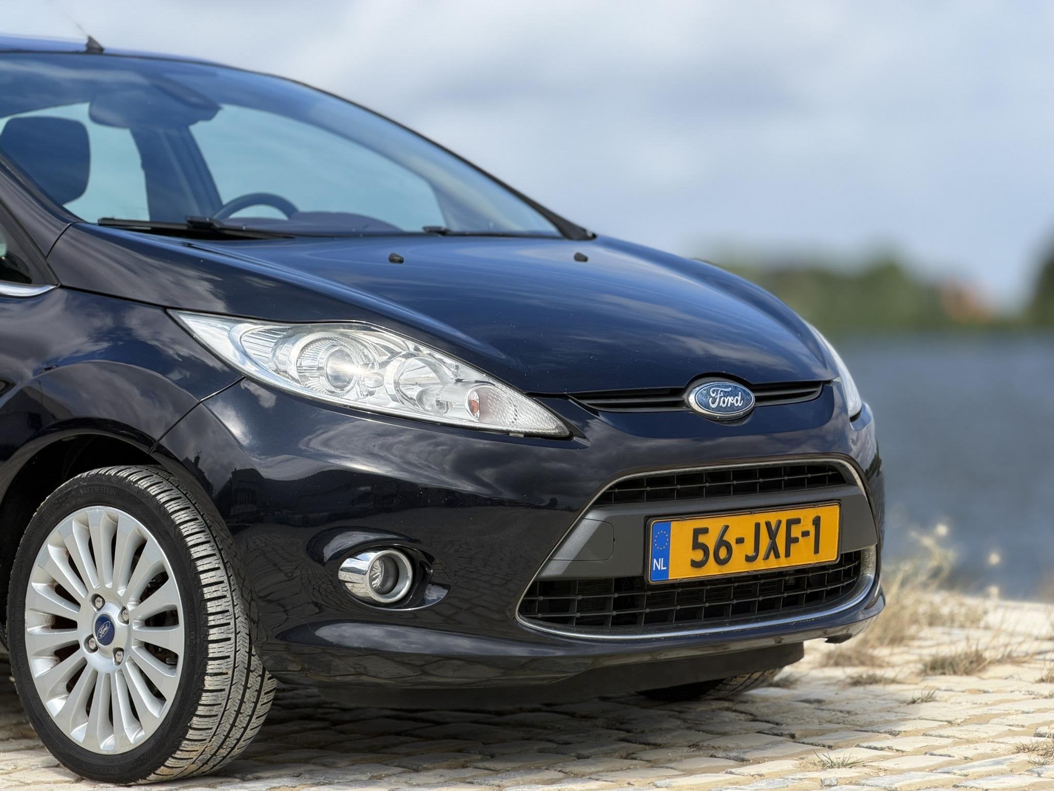 Ford Fiesta 1.25 Titanium|Trekhaak|Cruise|PDC|Airco, Auto's, Voorwielaandrijving, Stof, 82 pk, Zwart