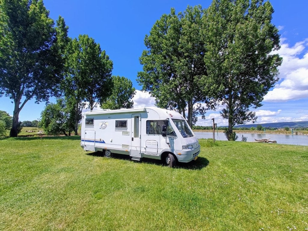 Bürstner Elegance i647 | Fiat 2.8 JTD | 4 pers. | XXL garage, Caravans en Kamperen, Campers, Integraal, Ringverwarming, Fiat, 6 tot 7 meter