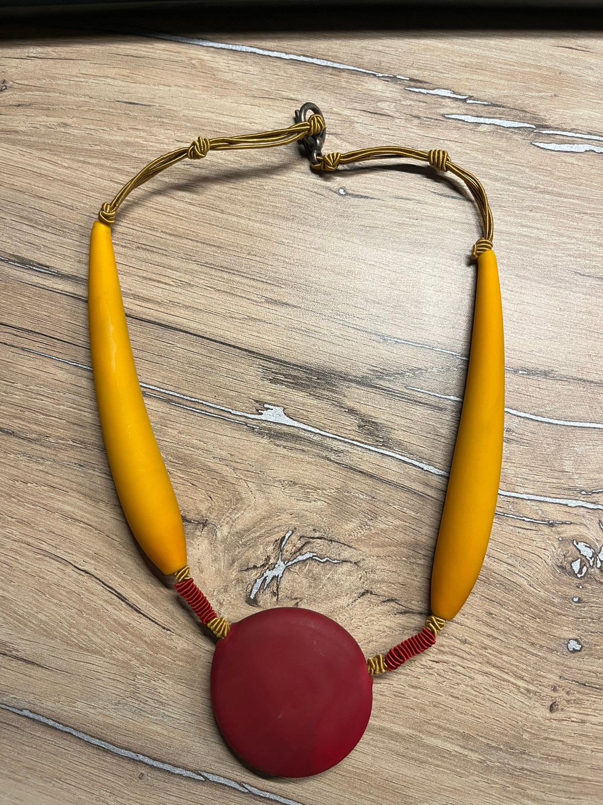 Ketting, Sieraden, Tassen en Uiterlijk, Armbanden, Ophalen of Verzenden, Gebruikt, Rood