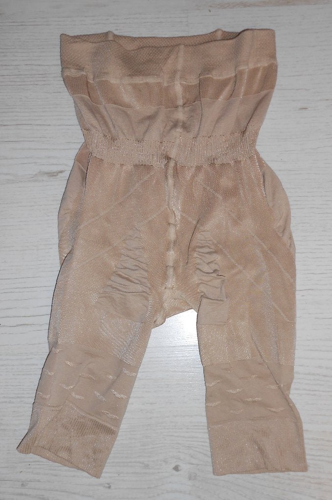 Corrigerende slip met pijpjes mt 42/44, Ophalen of Verzenden, Beige, Slip