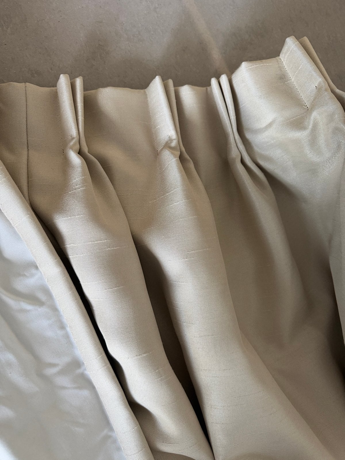 Lichtbeige verduisterende gordijnen (380x230 cm), Ophalen, Met haken, Gebruikt, Beige